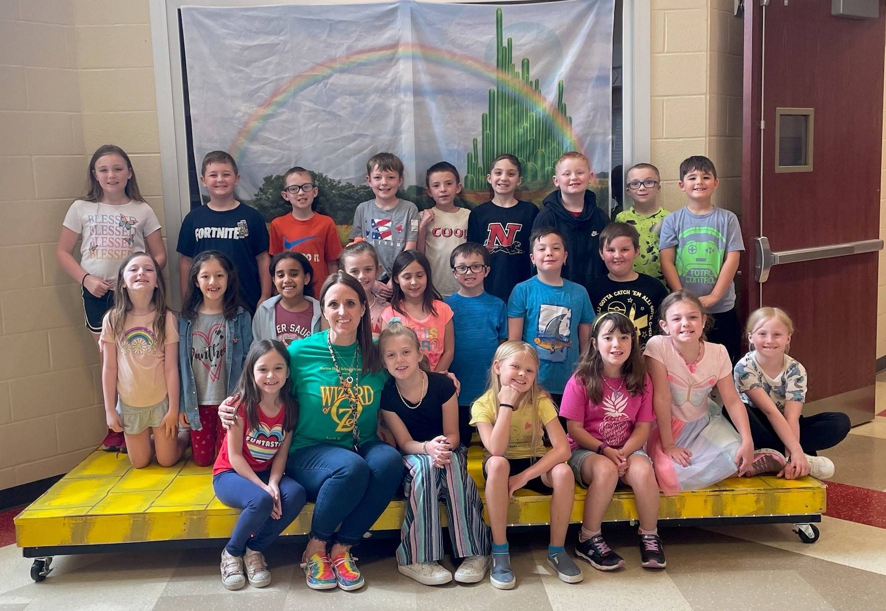 2nd grade class at Wizard of Oz