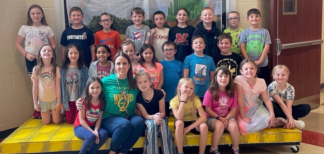 2nd grade class at Wizard of Oz