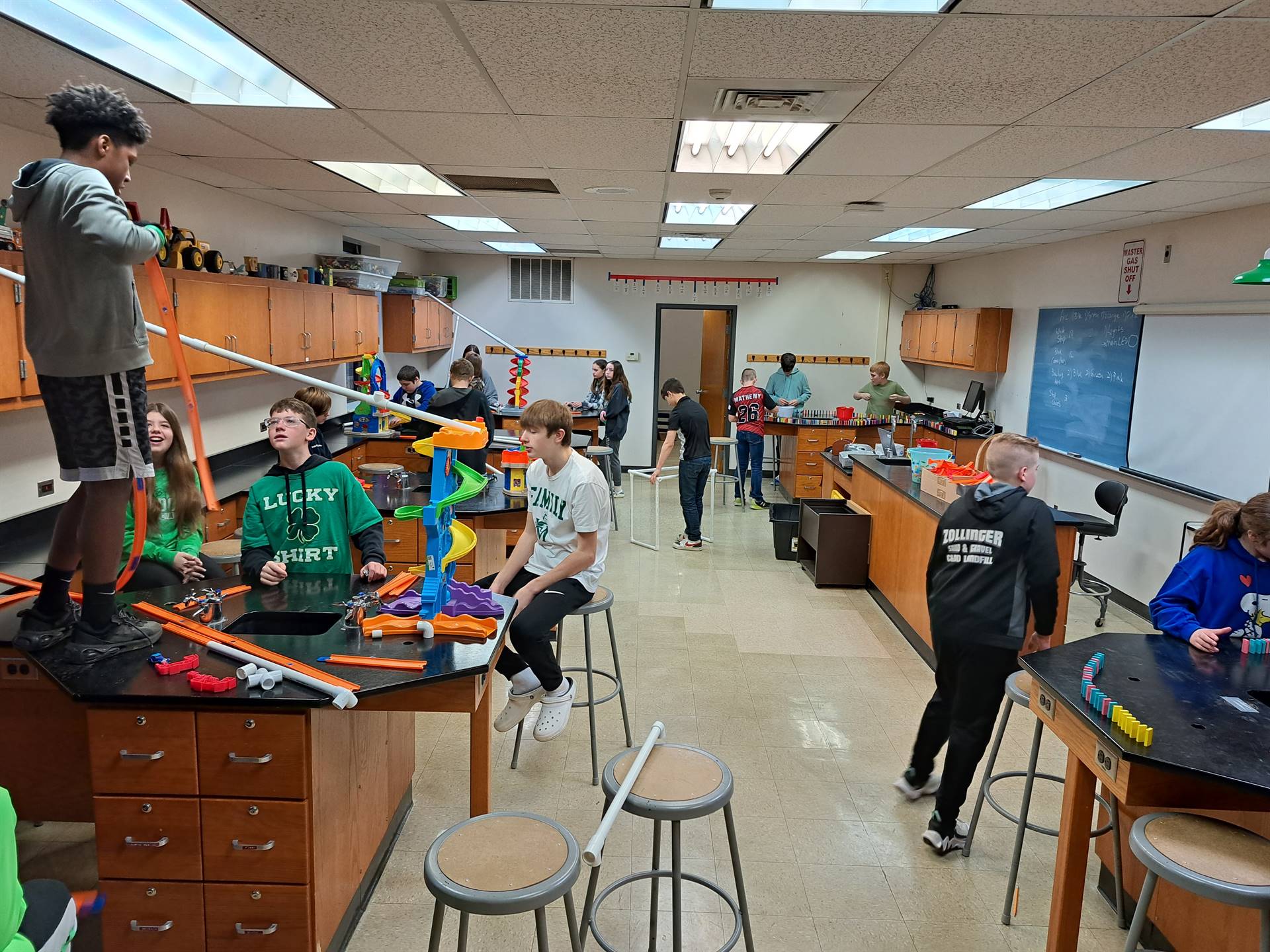 7th graders in the STEM lab